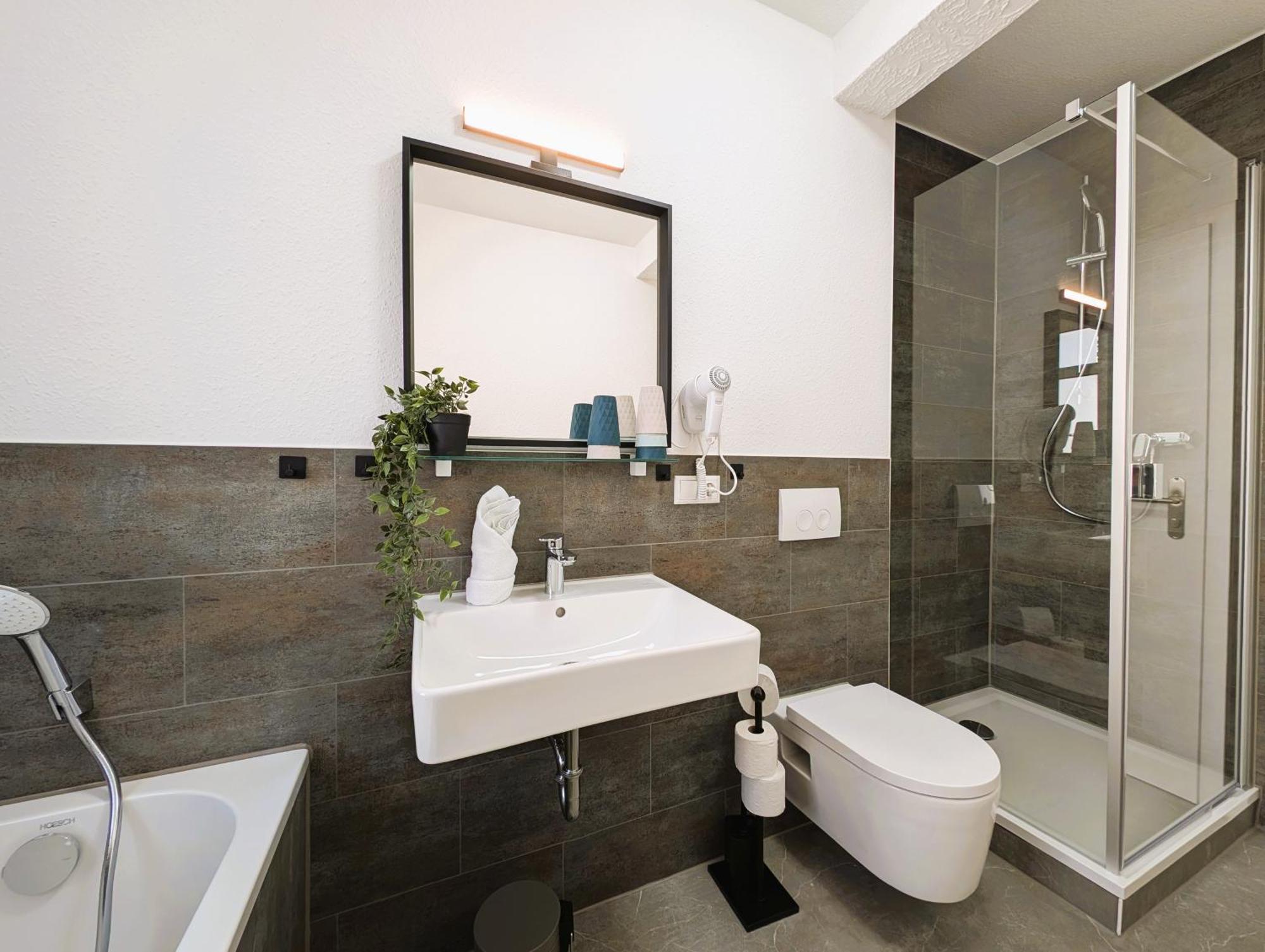 Bohnapartments - Topfmarkt Xxl Suiten - Neu In Top Zentrumslage, Vollausstattung, Wlan, Parkplaetze Илменау Екстериор снимка