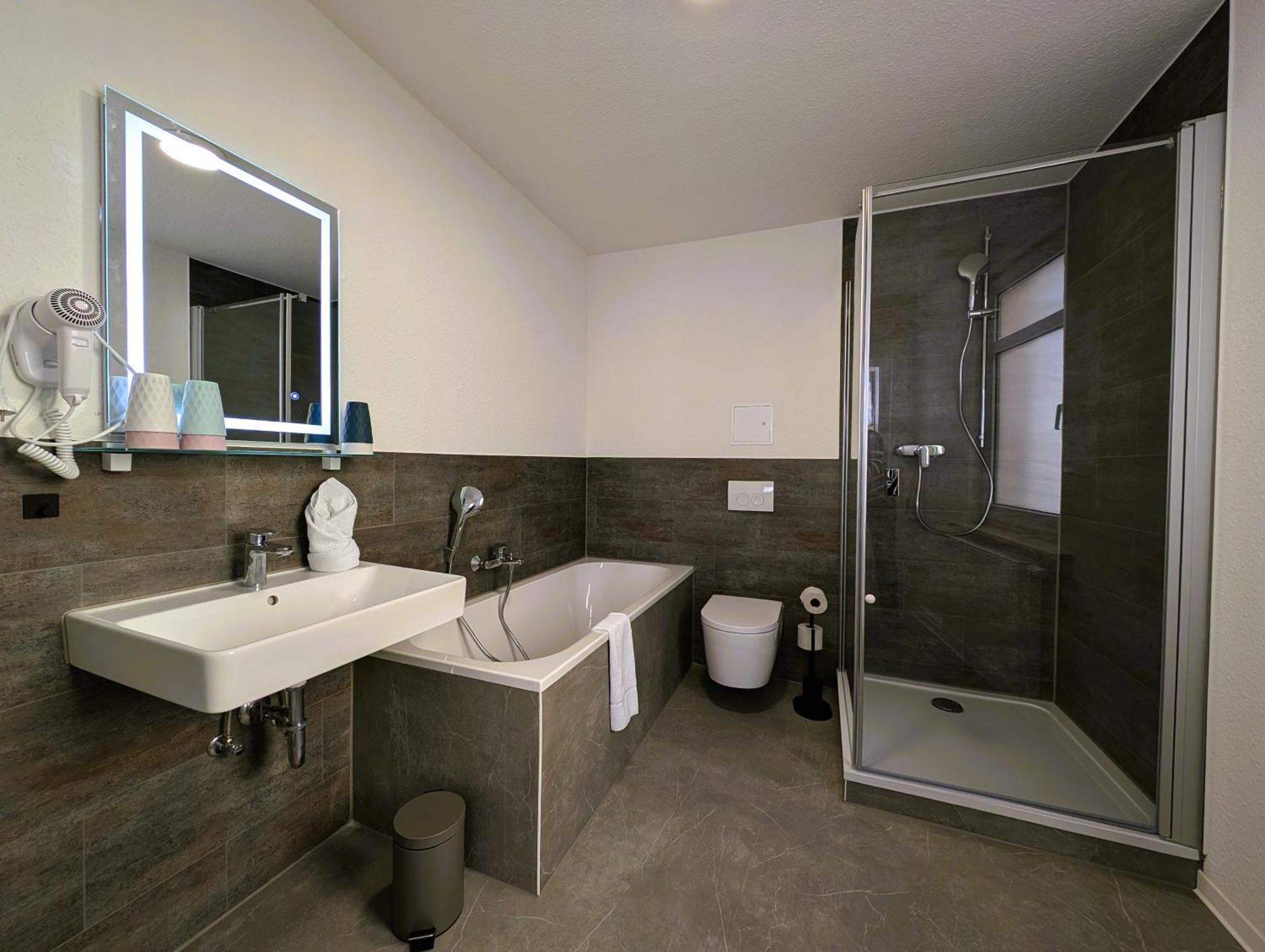 Bohnapartments - Topfmarkt Xxl Suiten - Neu In Top Zentrumslage, Vollausstattung, Wlan, Parkplaetze Илменау Екстериор снимка