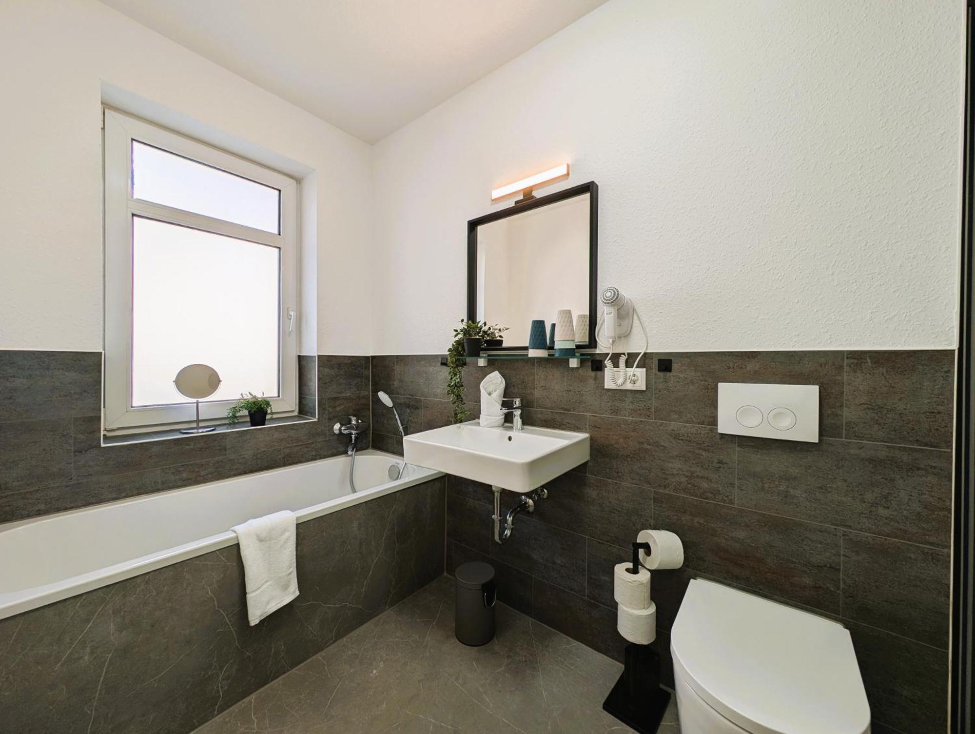 Bohnapartments - Topfmarkt Xxl Suiten - Neu In Top Zentrumslage, Vollausstattung, Wlan, Parkplaetze Илменау Екстериор снимка